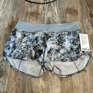 NEW! Lululemon Speed Up Mid-Rise Short 4"
Kaleidofloral Multi / Blue Cast